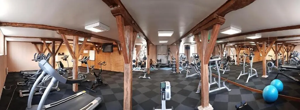 Villa 6 Personnes Dans Residence Avec Piscine Et Tennis Lombez France
